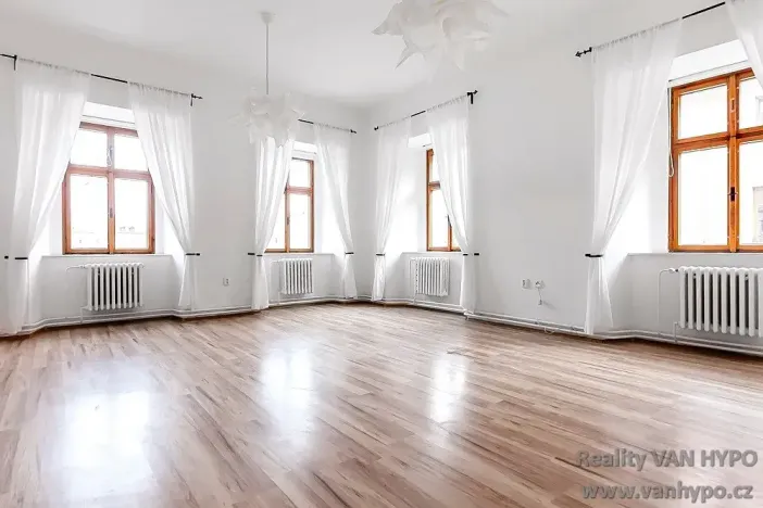 Prodej činžovního domu, Žatec, náměstí Svobody, 1500 m2