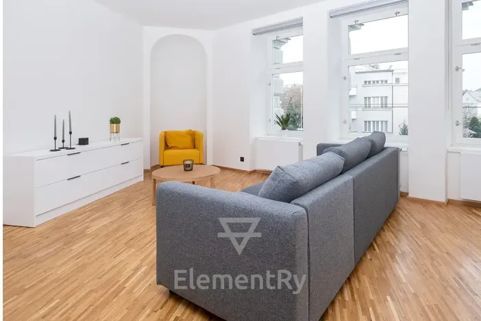 Pronájem bytu 2+kk, Hradec Králové, Komenského, 76 m2