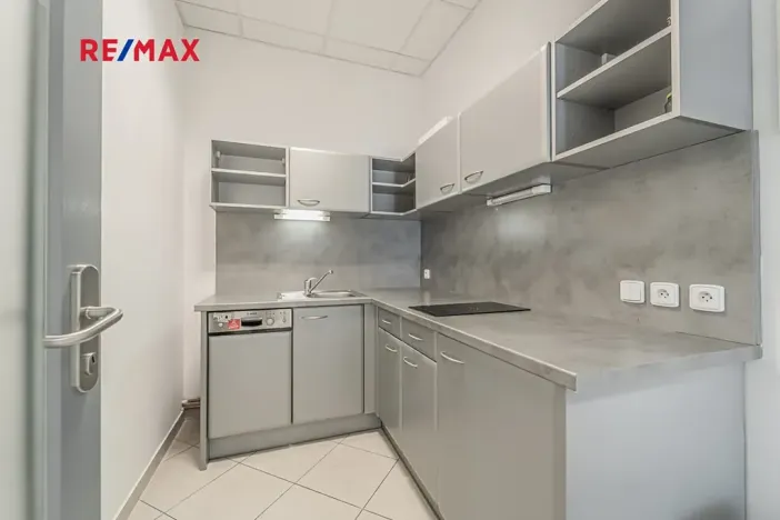 Pronájem kanceláře, Kladno, Osvoboz. pol. vězňů, 183 m2