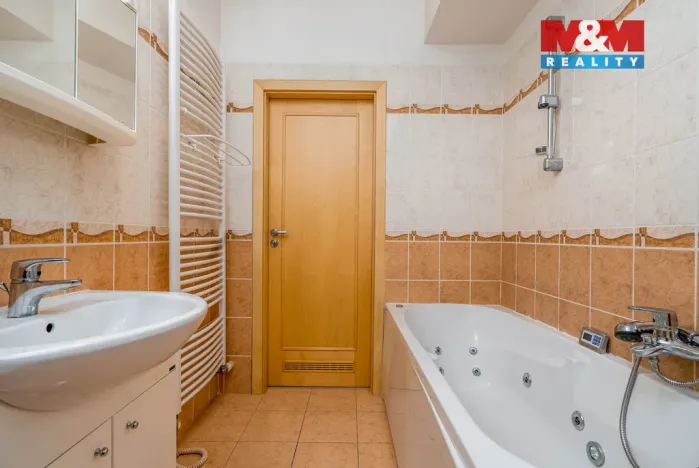 Prodej bytu 2+kk, Praha - Kobylisy, U třešňovky, 57 m2