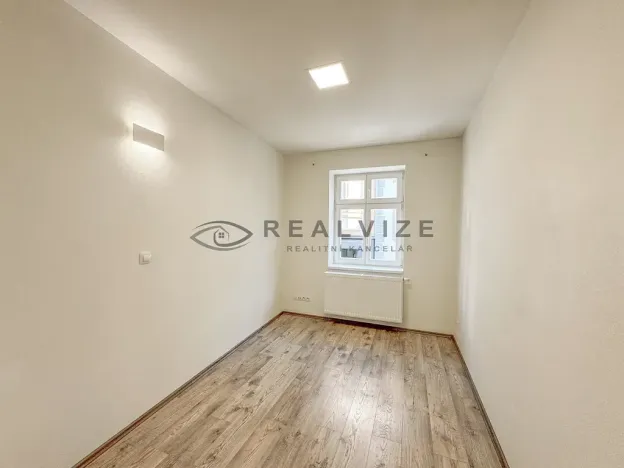 Pronájem bytu 1+kk, České Budějovice, Kněžská, 27 m2