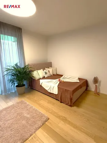 Pronájem bytu 1+kk, Praha - Vršovice, Altajská, 40 m2