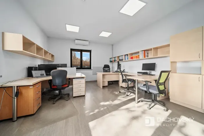 Prodej kanceláře, Pardubice, K Dolíčku, 374 m2