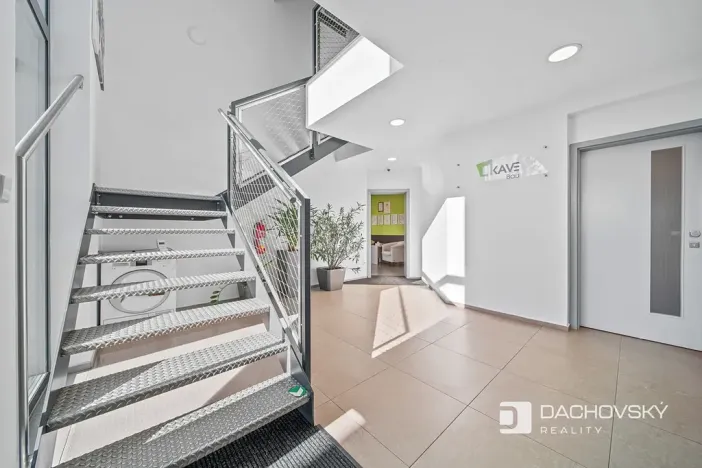 Prodej kanceláře, Pardubice, K Dolíčku, 374 m2