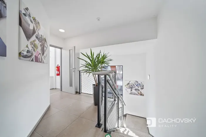 Prodej kanceláře, Pardubice, K Dolíčku, 374 m2