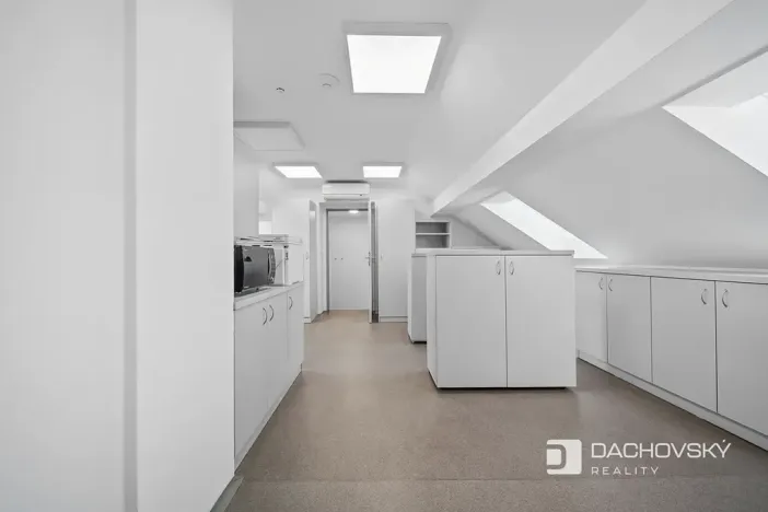 Prodej kanceláře, Pardubice, K Dolíčku, 374 m2