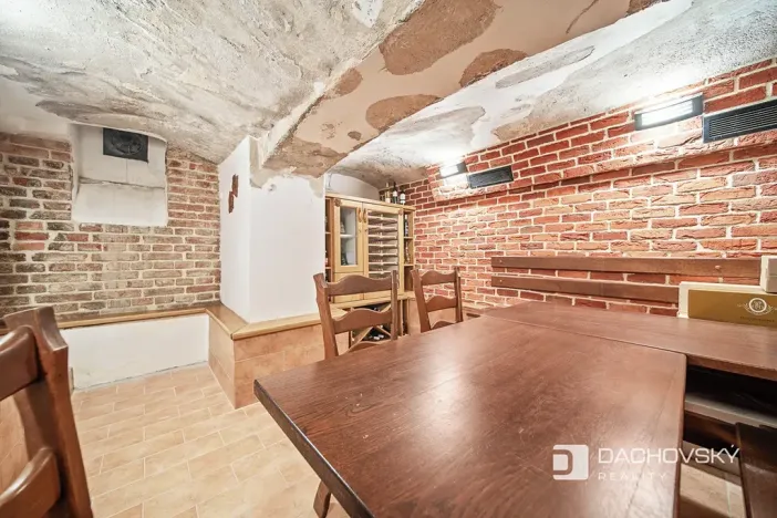 Prodej kanceláře, Pardubice, K Dolíčku, 374 m2