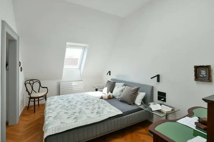 Prodej atypického bytu, Praha, Valentinská, 108 m2