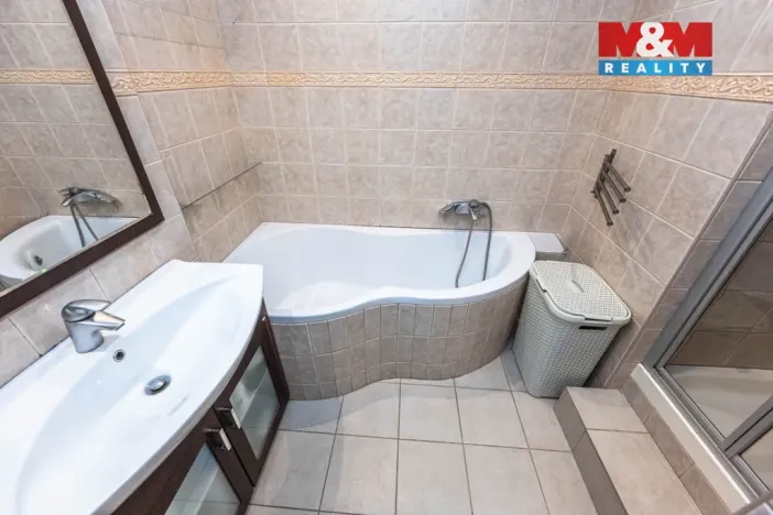 Pronájem bytu 3+1, Praha - Hlubočepy, Gabinova, 71 m2