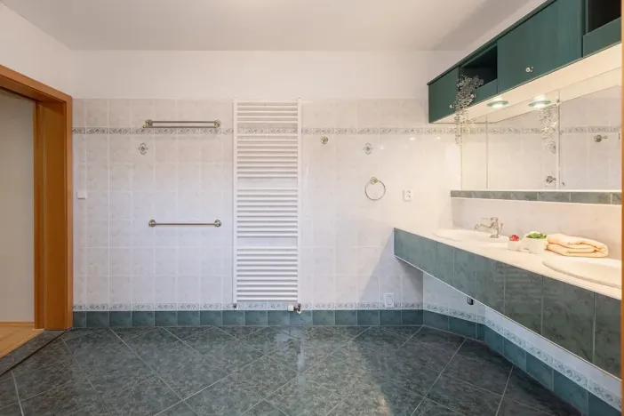 Prodej rodinného domu, Ohrobec, Oblouková, 452 m2