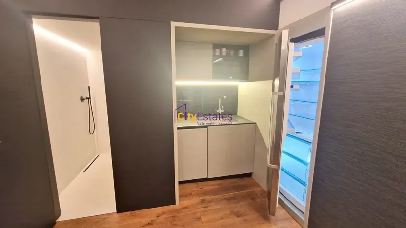 Prodej kanceláře, Praha - Smíchov, Janáčkovo nábřeží, 85 m2