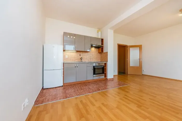 Pronájem bytu 1+kk, Praha - Kyje, Sicherova, 33 m2
