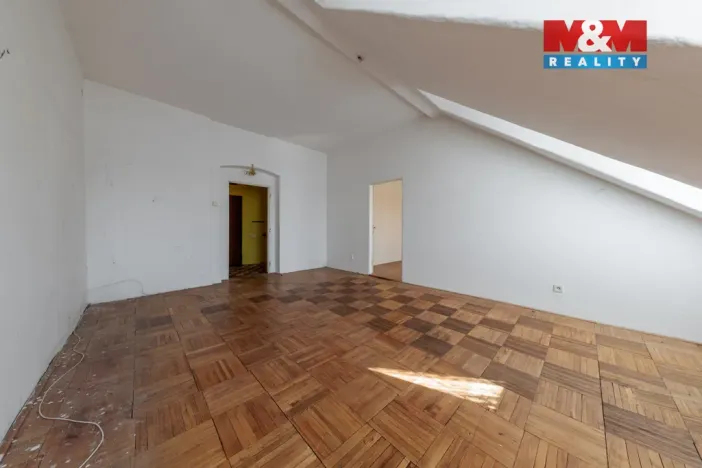 Prodej bytu 4+1, Karlovy Vary, Wolkerova, 146 m2