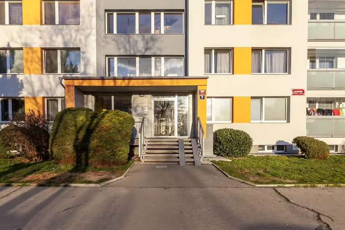 Prodej bytu 3+1, Praha - Petrovice, Jakobiho, 70 m2