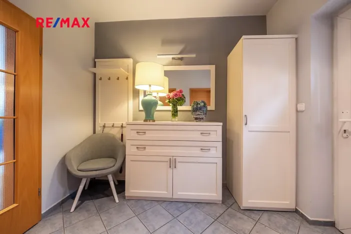 Prodej rodinného domu, Praha - Lochkov, V oudolku, 183 m2