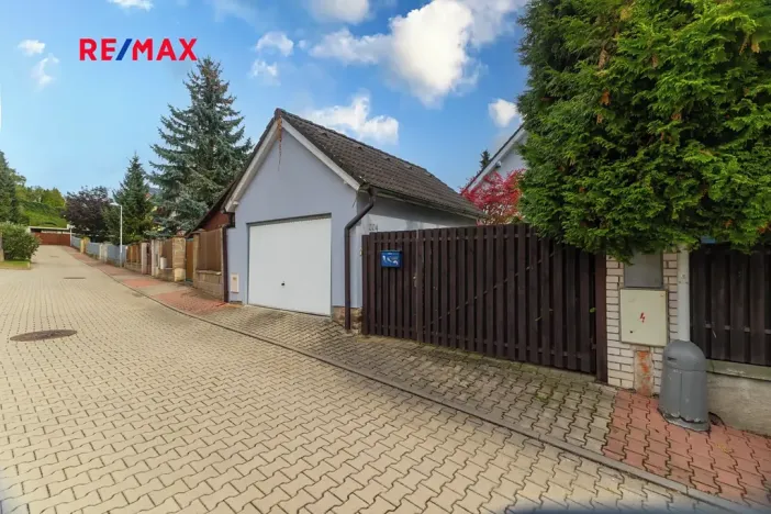 Prodej rodinného domu, Praha - Lochkov, V oudolku, 183 m2