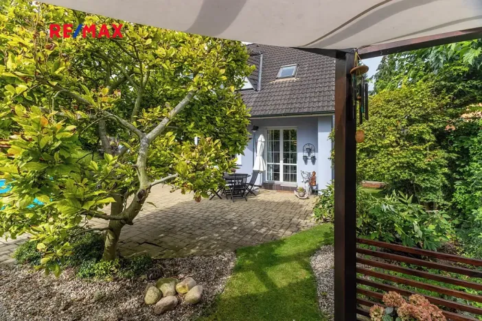 Prodej rodinného domu, Praha - Lochkov, V oudolku, 183 m2