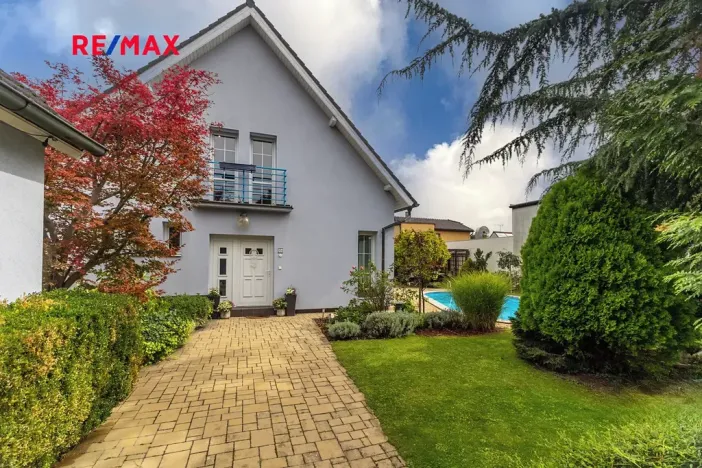 Prodej rodinného domu, Praha - Lochkov, V oudolku, 183 m2