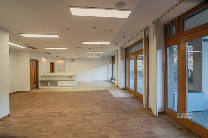 Prodej obchodního prostoru, Praha - Hlubočepy, Hlubočepská, 104 m2