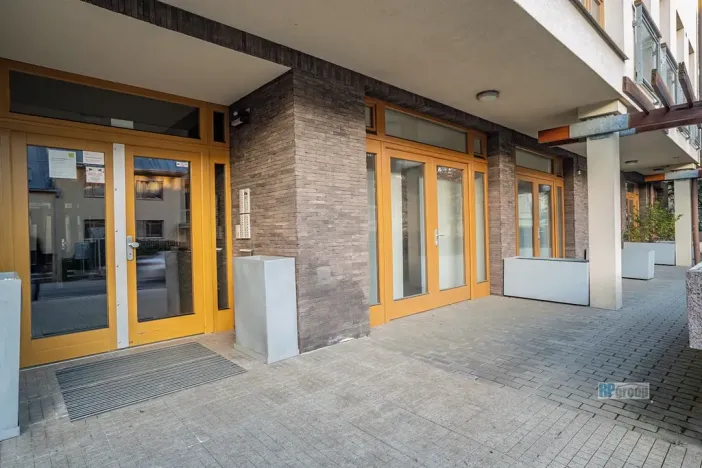 Prodej obchodního prostoru, Praha - Hlubočepy, Hlubočepská, 104 m2