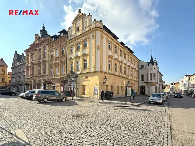 Pronájem obchodního prostoru, Chrudim, Resselovo náměstí, 72 m2