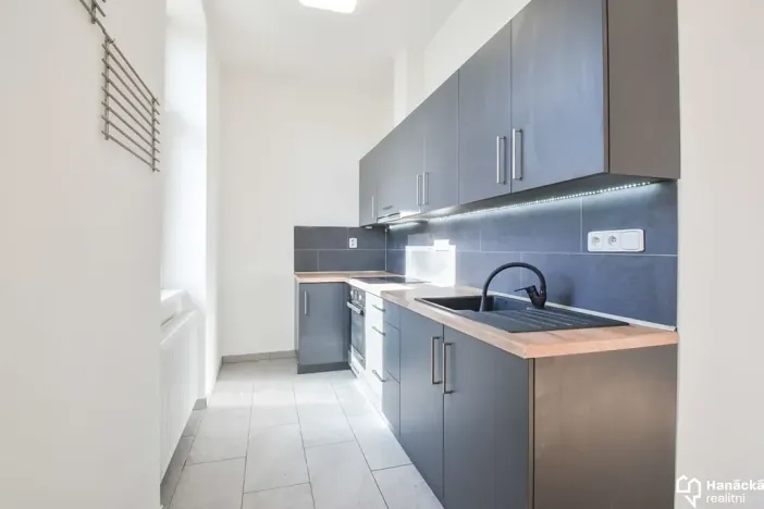 Pronájem bytu 2+kk, Olomouc, Jeremenkova, 48 m2