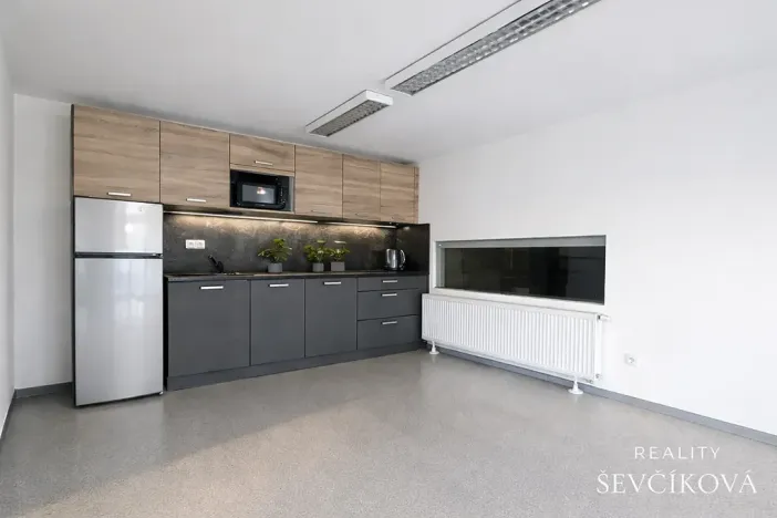 Pronájem obchodního prostoru, Hradec Králové, Vlčkovická, 700 m2