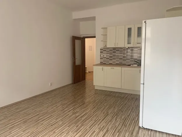 Pronájem bytu 2+kk, Praha - Vršovice, Vršovická, 48 m2