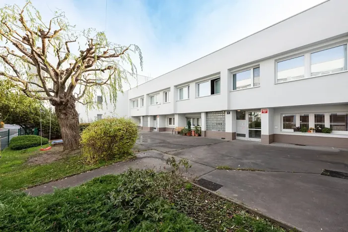 Pronájem bytu 2+kk, Praha - Libeň, Přádova, 60 m2