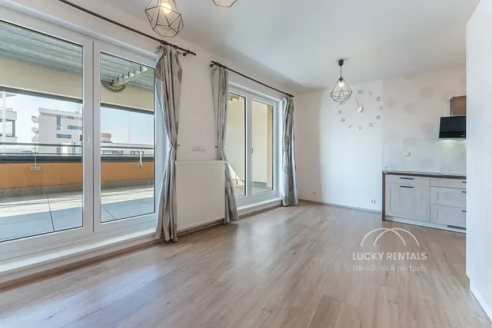 Pronájem bytu 2+kk, Praha - Kamýk, Freiwaldova, 43 m2