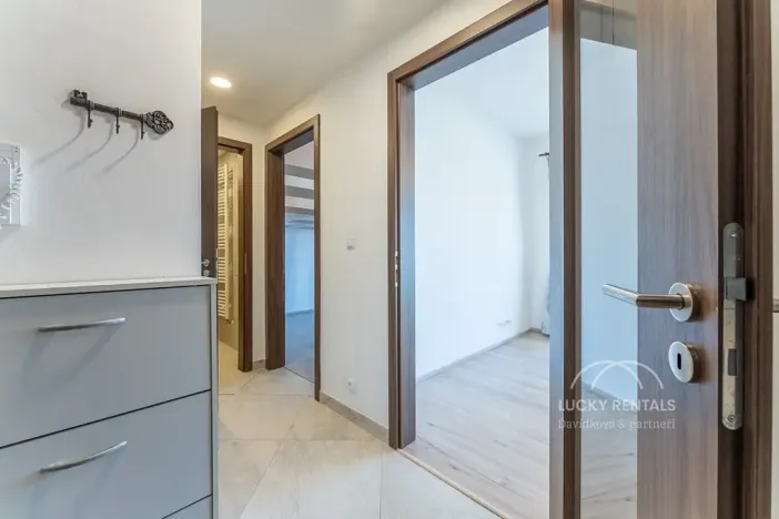 Pronájem bytu 2+kk, Praha - Kamýk, Freiwaldova, 43 m2