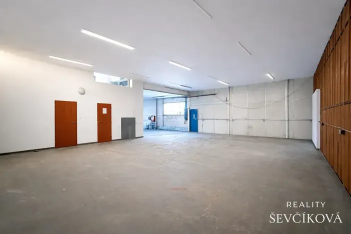 Pronájem obchodního prostoru, Hradec Králové, Vlčkovická, 700 m2