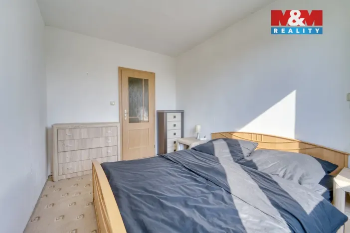 Prodej bytu 2+kk, Žebrák, Sídliště, 39 m2