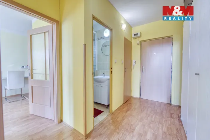 Prodej bytu 2+kk, Žebrák, Sídliště, 39 m2