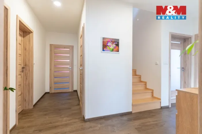 Prodej rodinného domu, Okrouhlá, 222 m2