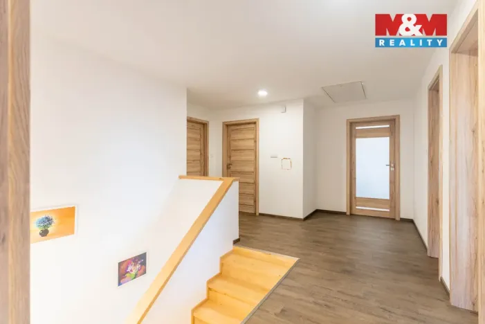 Prodej rodinného domu, Okrouhlá, 222 m2