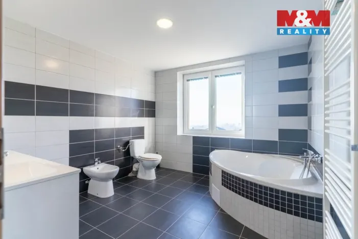 Prodej rodinného domu, Okrouhlá, 222 m2