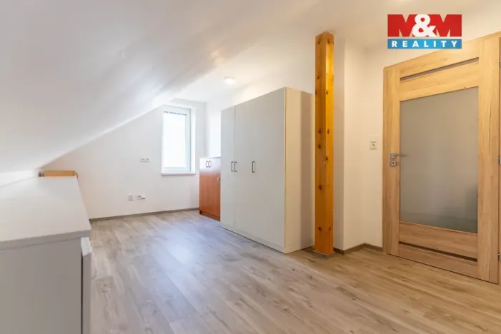 Prodej rodinného domu, Okrouhlá, 222 m2