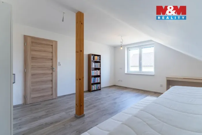 Prodej rodinného domu, Okrouhlá, 222 m2