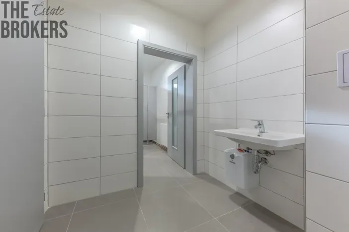 Pronájem kanceláře, Praha - Strašnice, Průběžná, 375 m2