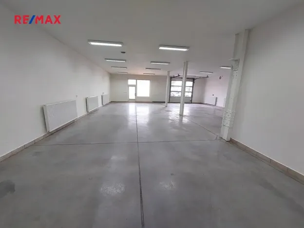 Pronájem obchodního prostoru, Slavkov u Brna, 200 m2