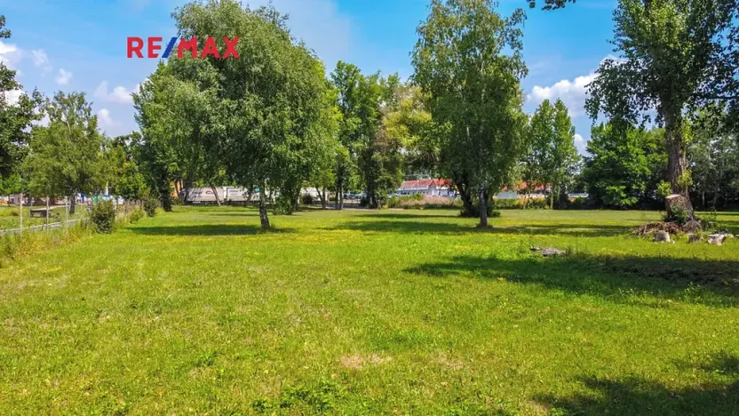Prodej pozemku pro bydlení, Břeclav, 12389 m2