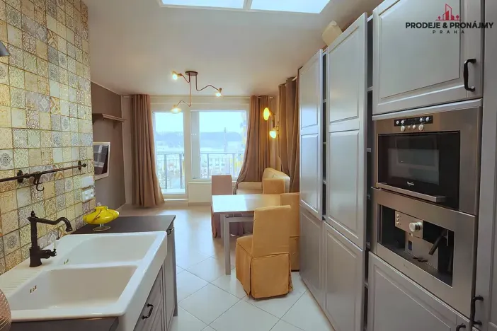 Pronájem bytu 2+kk, Praha - Vysočany, Pod Harfou, 55 m2