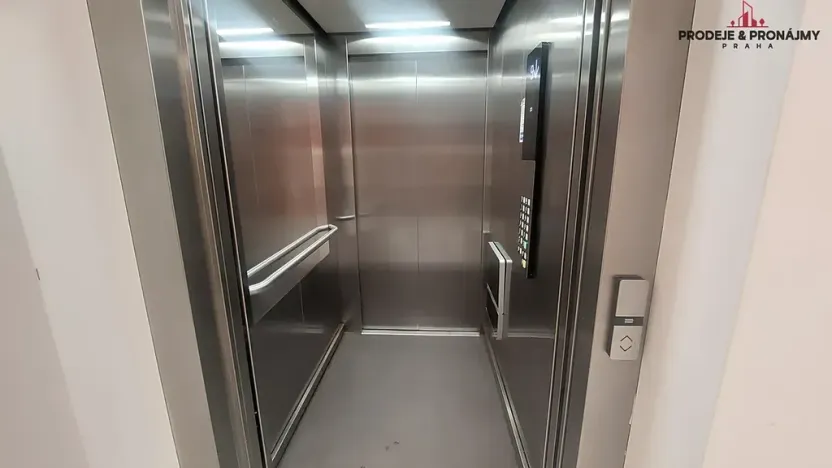 Pronájem bytu 2+kk, Praha - Vysočany, Pod Harfou, 55 m2