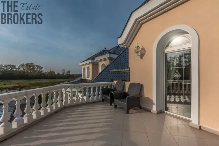 Prodej rodinného domu, Praha - Dolní Měcholupy, U přejezdu, 359 m2