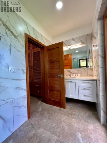 Prodej rodinného domu, Coxen Hole, Roatán, Honduras, 201 m2