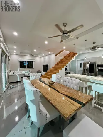 Prodej rodinného domu, Coxen Hole, Roatán, Honduras, 245 m2