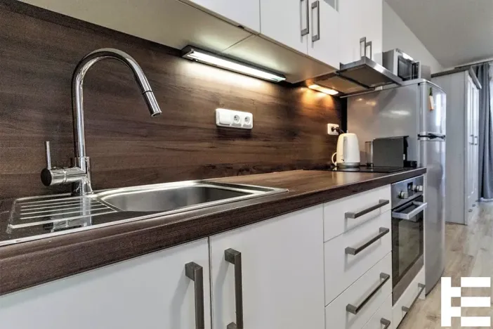 Pronájem bytu 1+kk, Praha - Modřany, Rorýsová, 38 m2