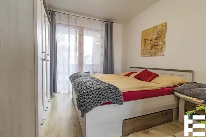 Pronájem bytu 1+kk, Praha - Modřany, Rorýsová, 38 m2