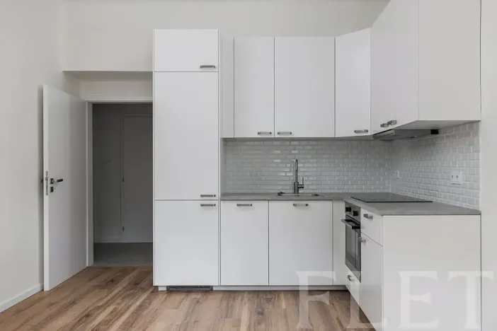 Prodej bytu 2+kk, Praha - Holešovice, Komunardů, 50 m2